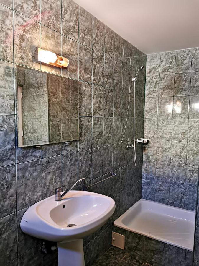 International Recola Motel Банещи Екстериор снимка