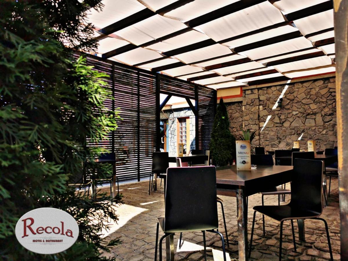 International Recola Motel Банещи Екстериор снимка